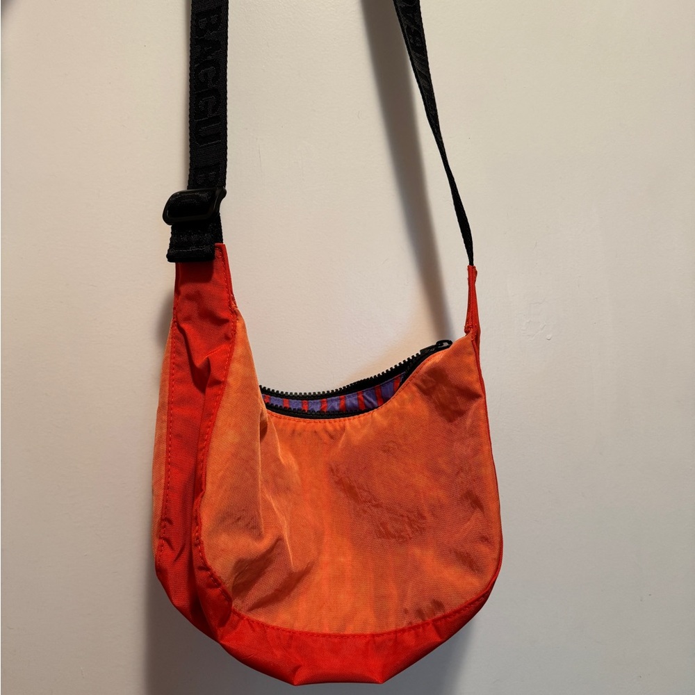 Baggu Small Nylon Crescent Bag DEAD STOCK- Poppy Mix - Picture 4 of 7
